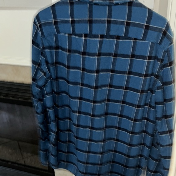 American Eagle men flannel button-down with front pockets, long sleeve shirt.EUC - Picture 5 of 6